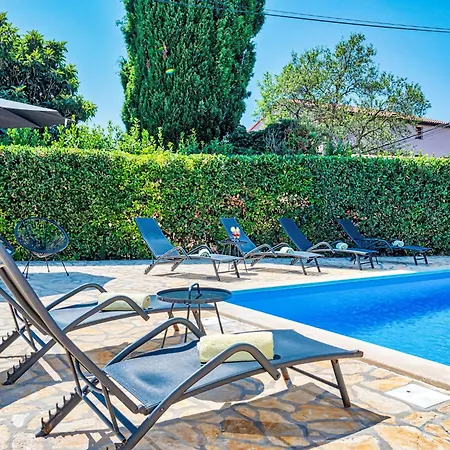 Mit Garten- Grill Und Terrasse By Interhome *