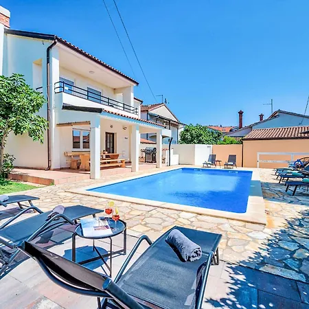 Mit Garten- Grill Und Terrasse By Interhome Vikendica Medulin